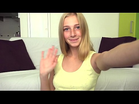 ❤️ Quand je m'ennuie, je me masturbe paresseusement ma chatte rose ❤❌ Super sexe at us
